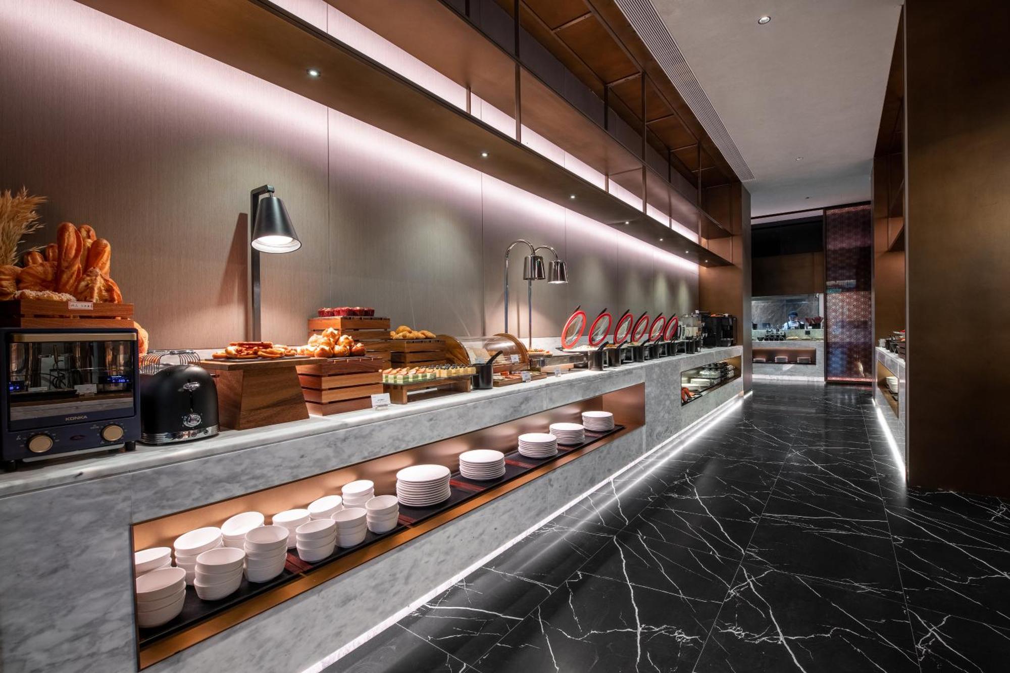 Hotel Intercity Hongqiao Necc 4*